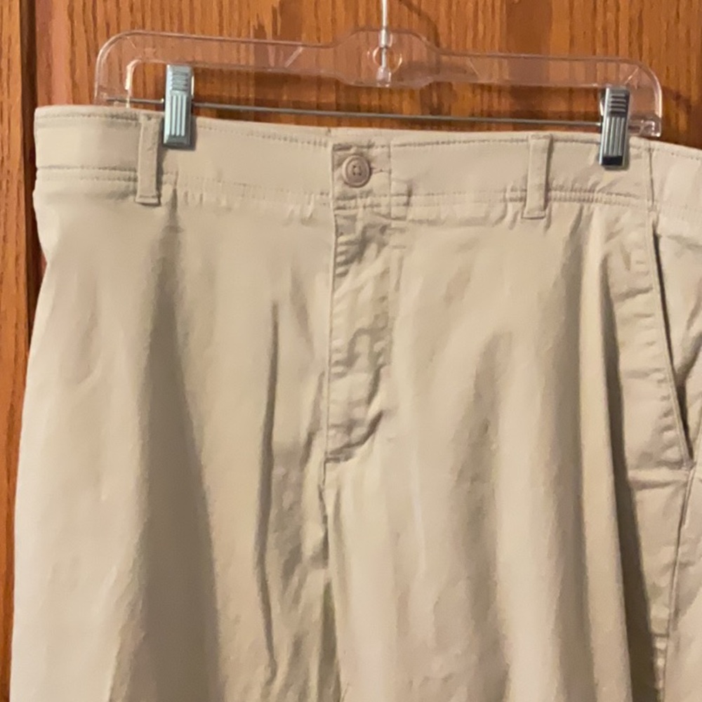 Gently used men’s lee extreme comfort khaki pants size 38 X 30 - Picture 2 of 6